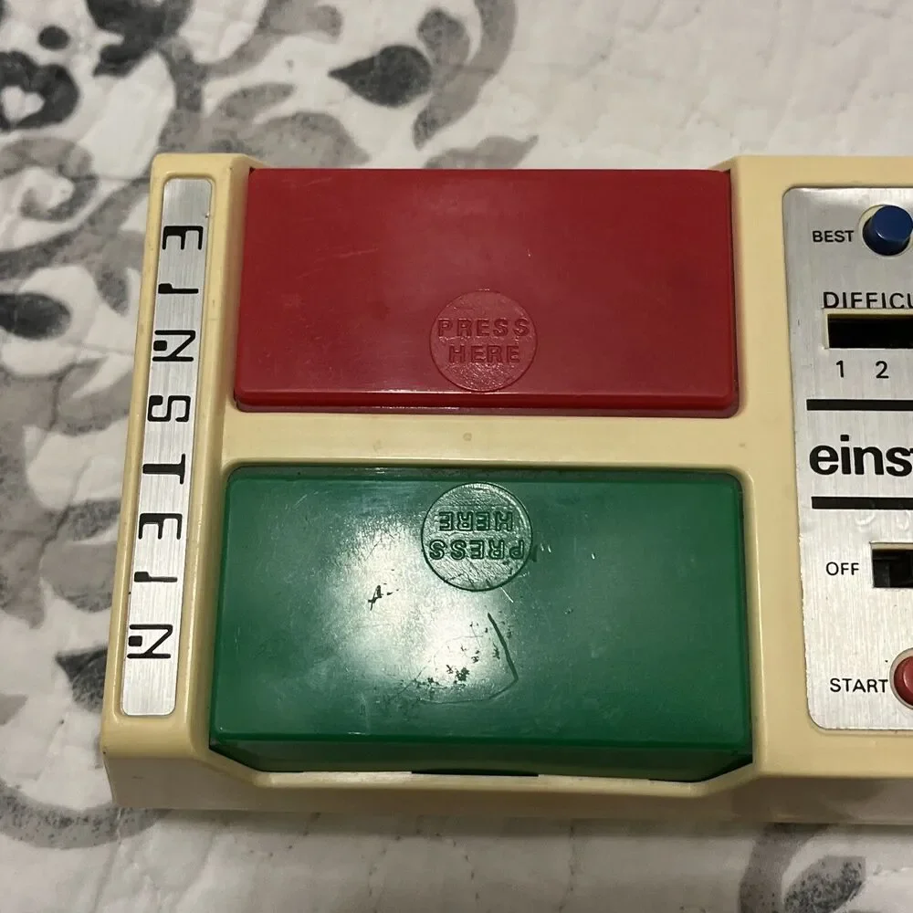 EINSTEIN Vintage Handheld Tabletop Electronic Matching Game -AS IS!! FOR PARTS!!